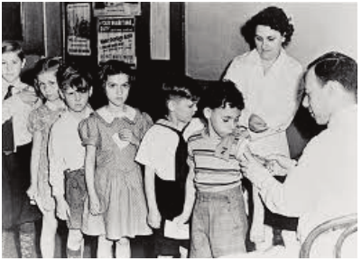 Gli scolari salvati dal vaccino. Erano i tempi dei manifesti affissi anche a scuola e invitavano a vaccinarsi