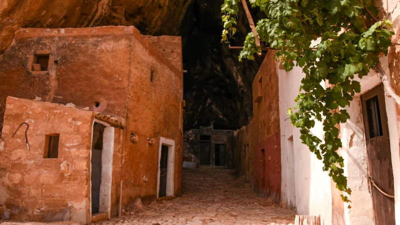 CUSTONACI: Grotta Mangiapane: un Borgo rurale sospeso nel tempo