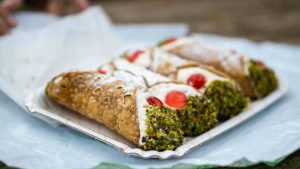 Vassoio di cannoli siciliani