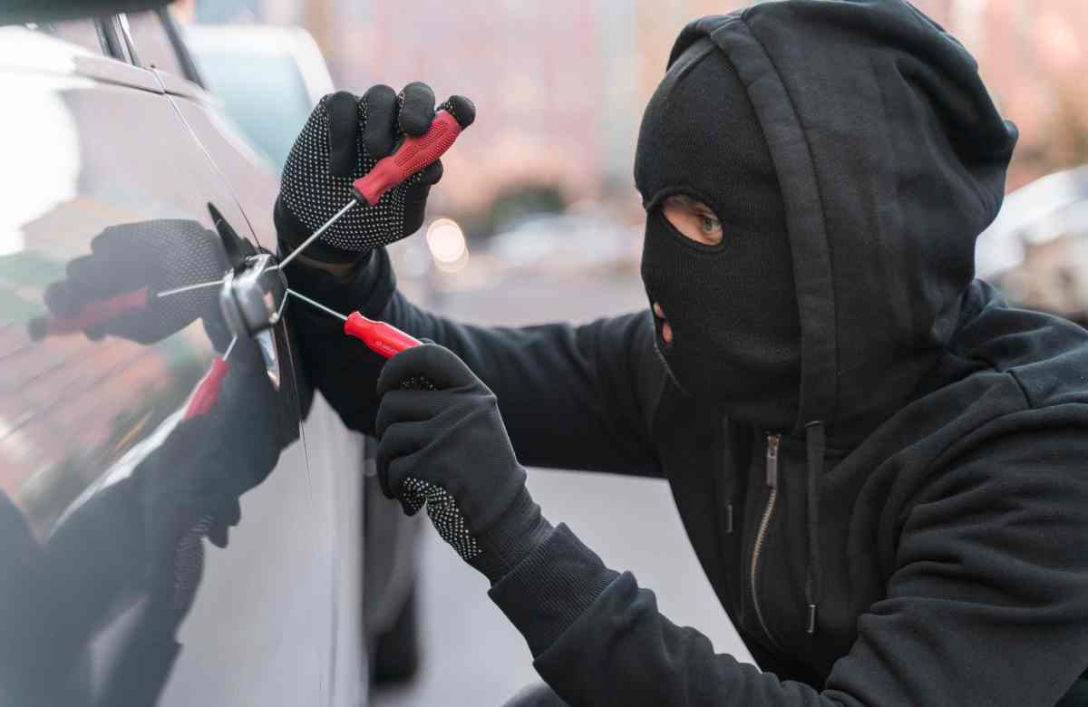 Ladro di automobili