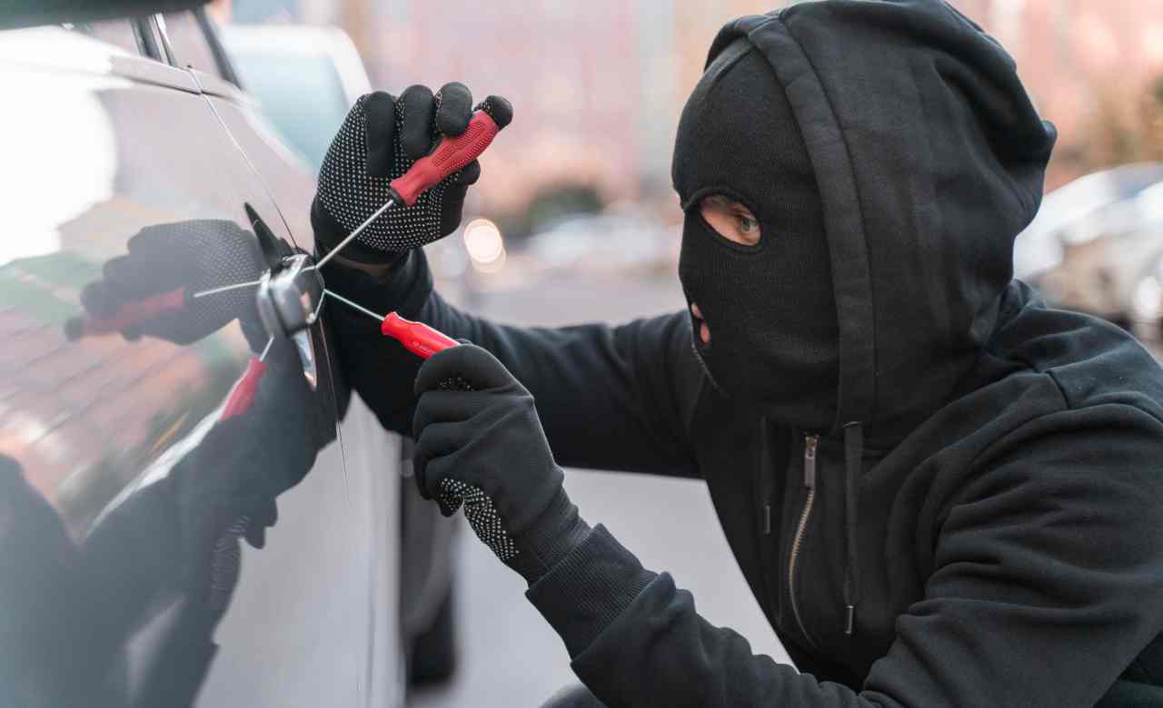 Ladro di automobili
