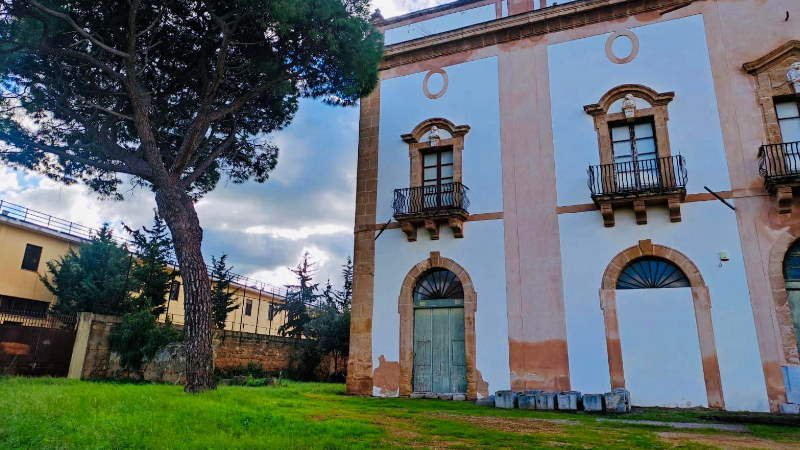 Lavori a Villà Cutò: si sistema l’atrio nord, di fronte la stazione FS