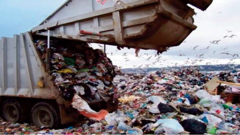 La Regione riduce a 20 tonnellate lo scarico dei rifiuti in discarica.