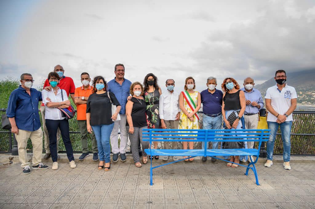 TERMINI IMERESE: Inaugurata al Belvedere una panchina azzurra con una targa in ricordo di Nicholas Green