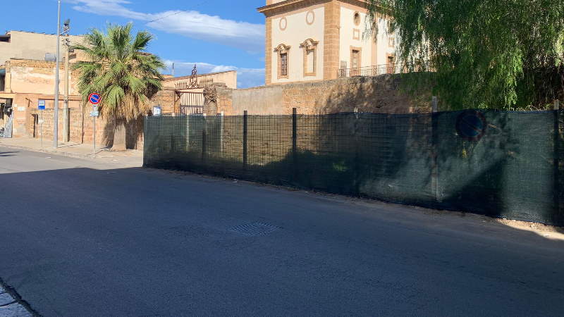 AL VIA LA SISTEMAZIONE DEL MURO E DELLA RECINZIONE DI VILLA CUTÒ