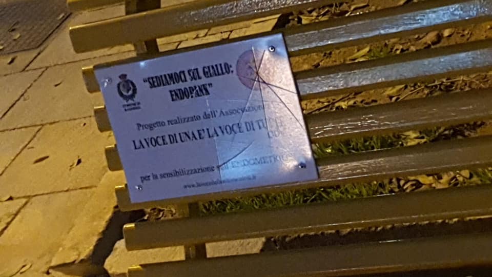 Bagheria: panchine colorate per sensibilizzare su alcune malattie vandalizzate più volte.