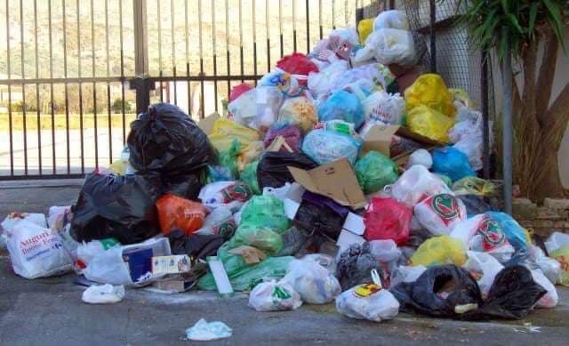 Discariche al collasso e spazzatura fuori regione. Aumenteranno i costi per i cittadini?