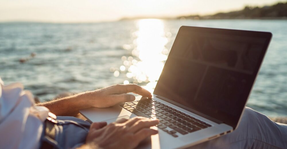 Zaino in spalla – Il nomade digitale che mappa la Sicilia