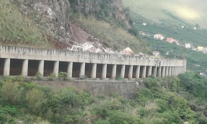 Frana sulla SP 38, strada chiusa e gravi disagi per raggiungere Belmonte Mezzagno